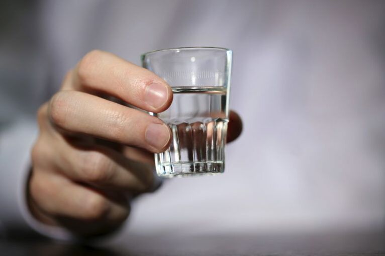 60 ml de vodka - o limiar de toxicidade para o cérebro